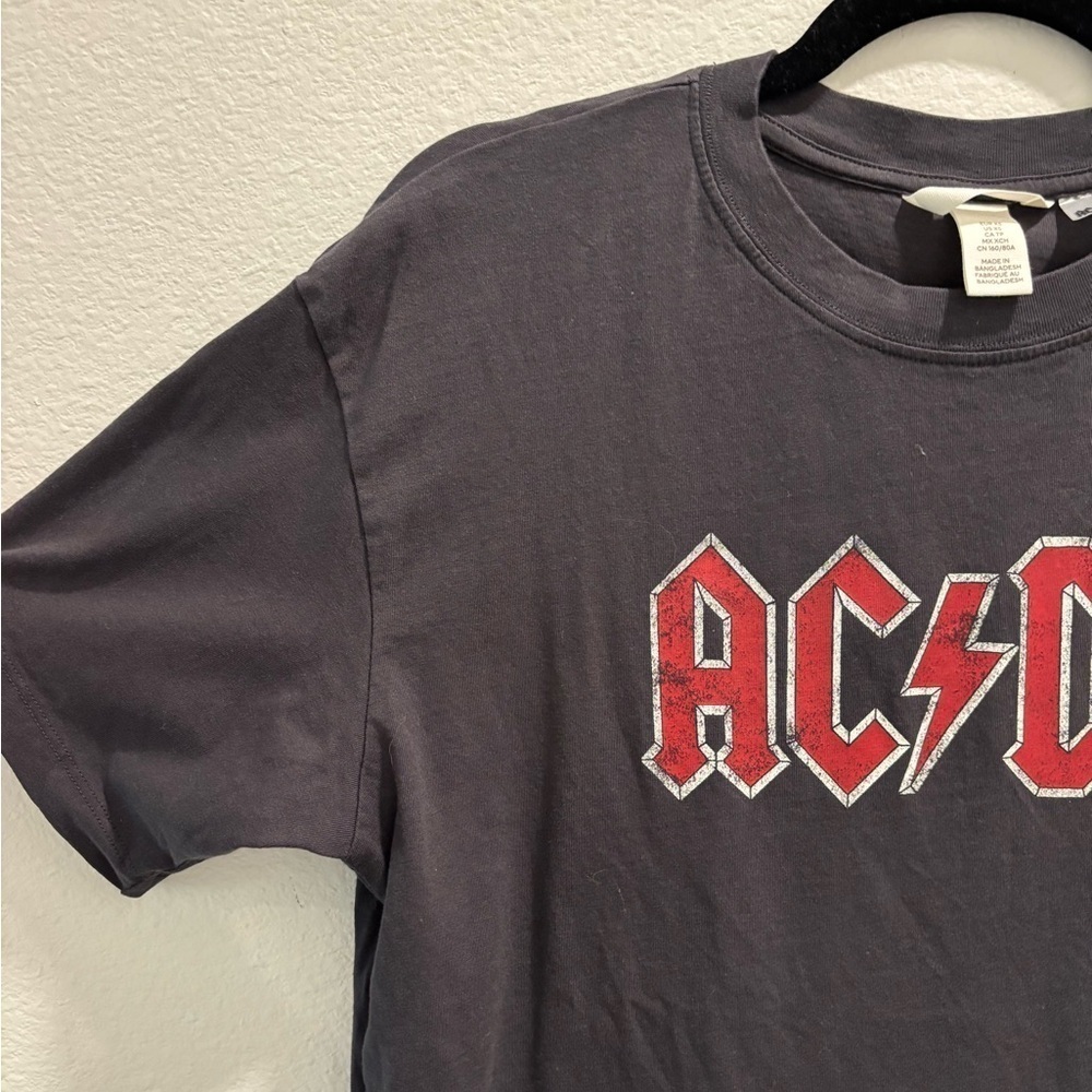 H+M Graphic Tee, AC/DC Back in Black Tour Shirt, size XS - Picture 3 of 5